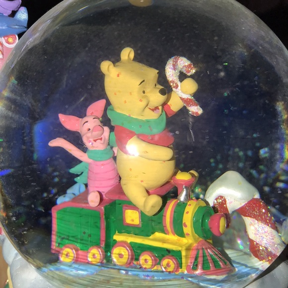 Winnie the Pooh Snow Globe - Picture 11 of 11